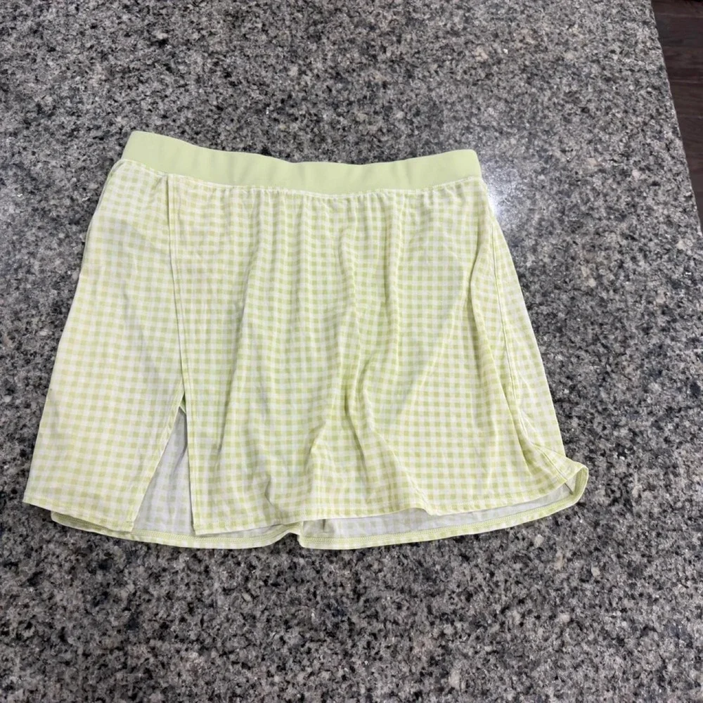 Alo Yoga White and Light Green Gingham Athletic Skirt with Built-in Shorts L